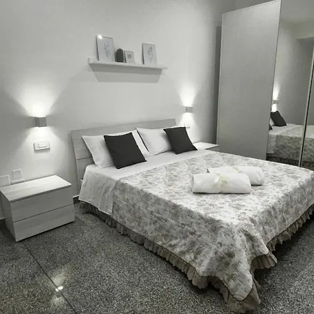 Black Daisy Apartment
